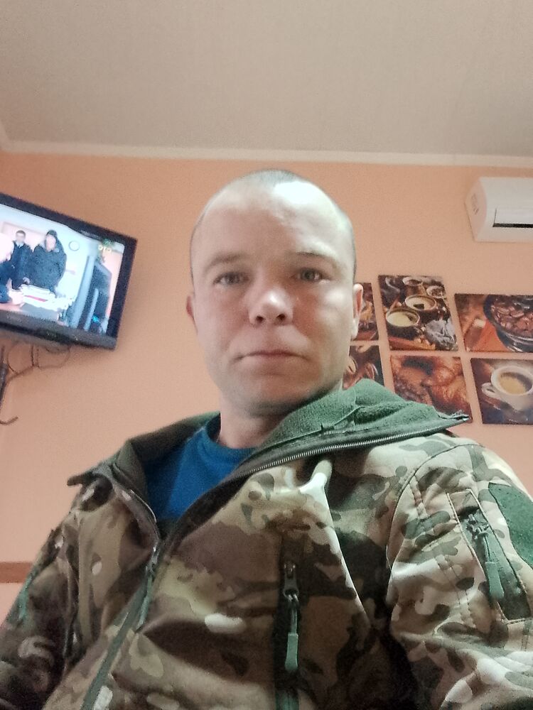  47855776  Pavel, 33 ,    