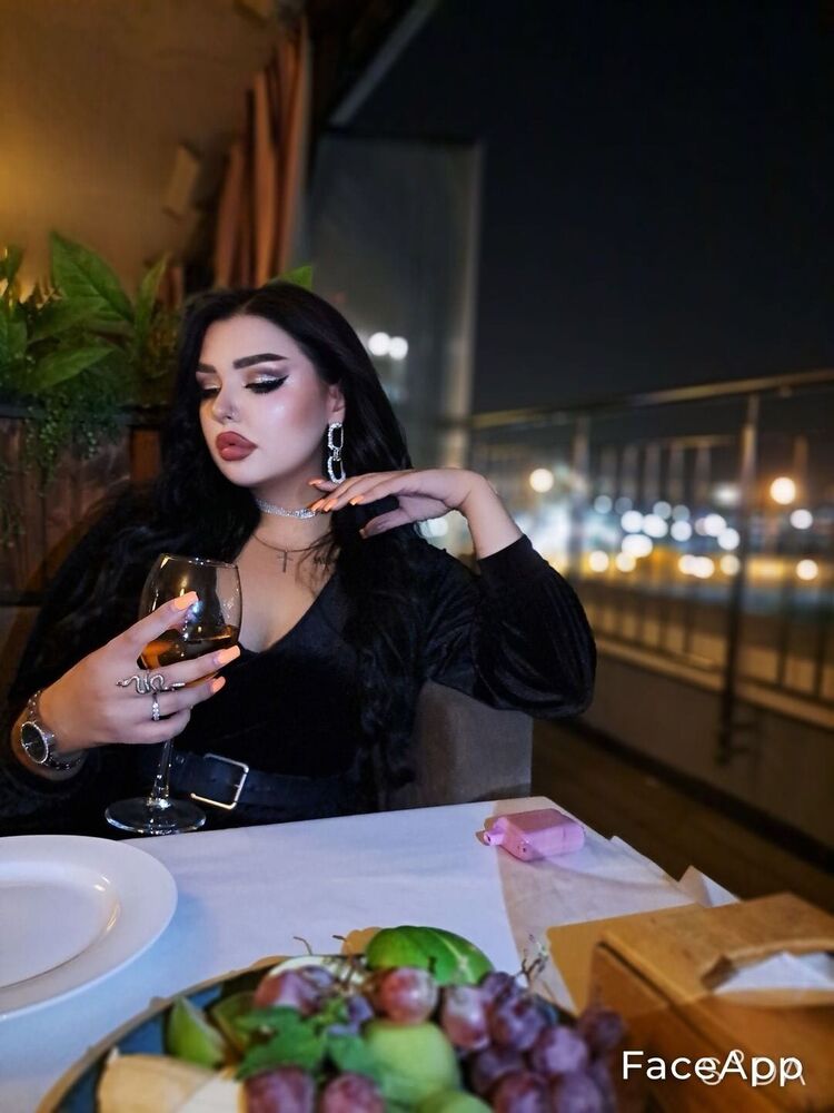  ,   Veronika, 22 ,   ,   