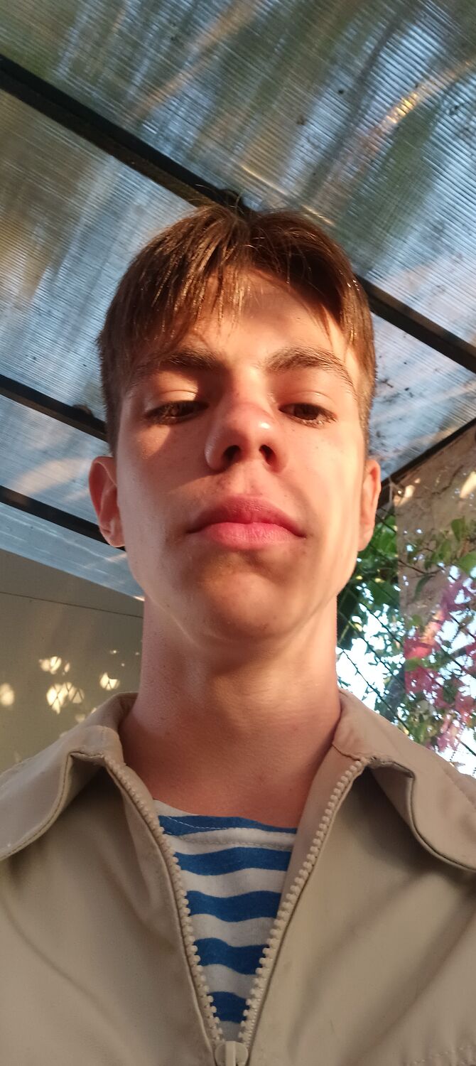  48111456  Artur, 20 ,    