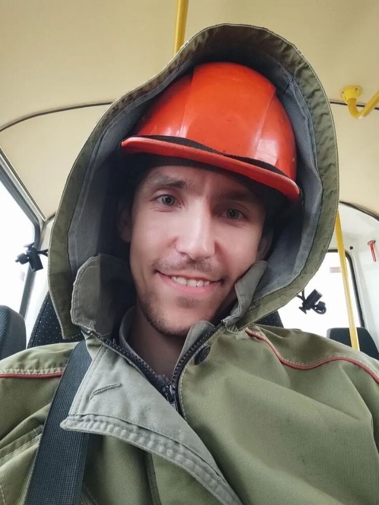 37262166  Ilya, 27 ,    