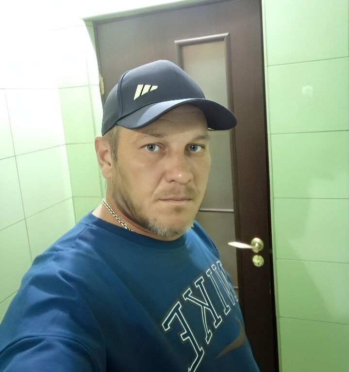  54696706  Nick, 43 ,    