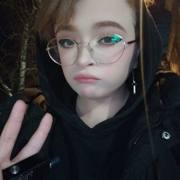  ,   Niki, 20 ,   