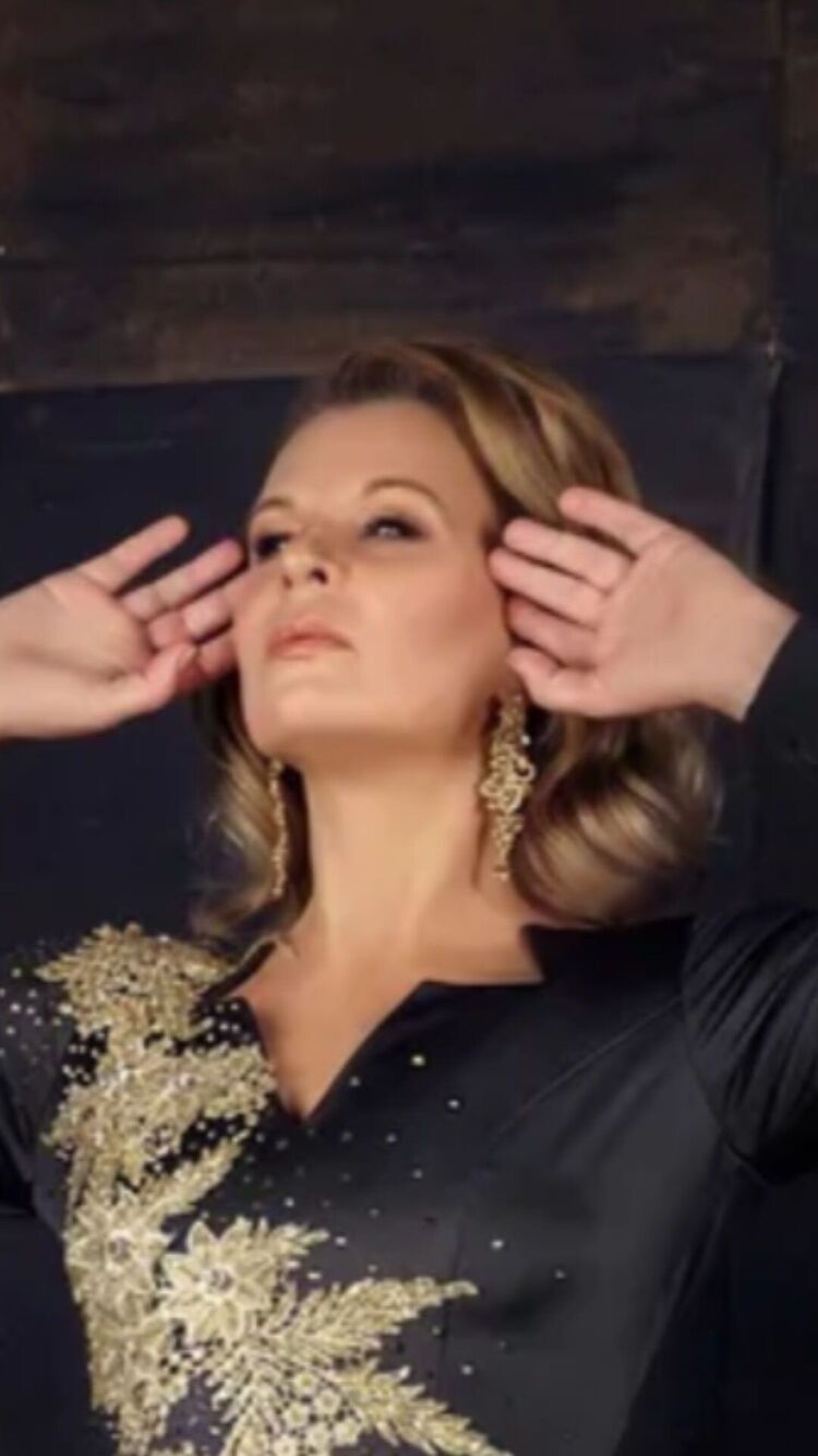  36228736  Hatasha, 54 ,    