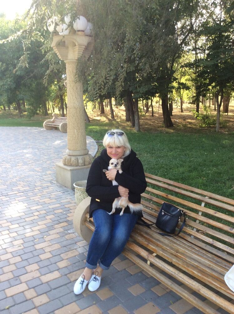  ,   Roxana, 54 ,  