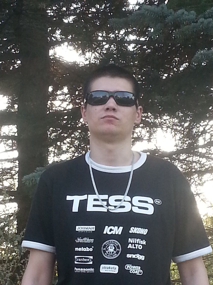  37140356  Denis, 30 ,    