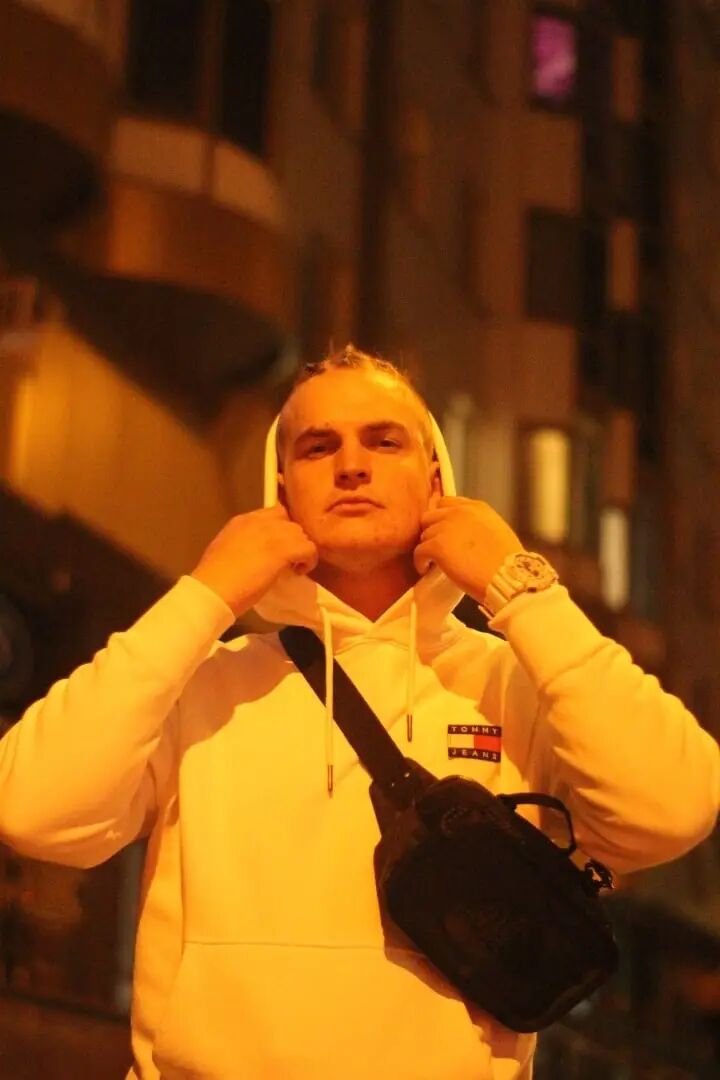  ,   Artem, 25 ,   ,   , c , 
