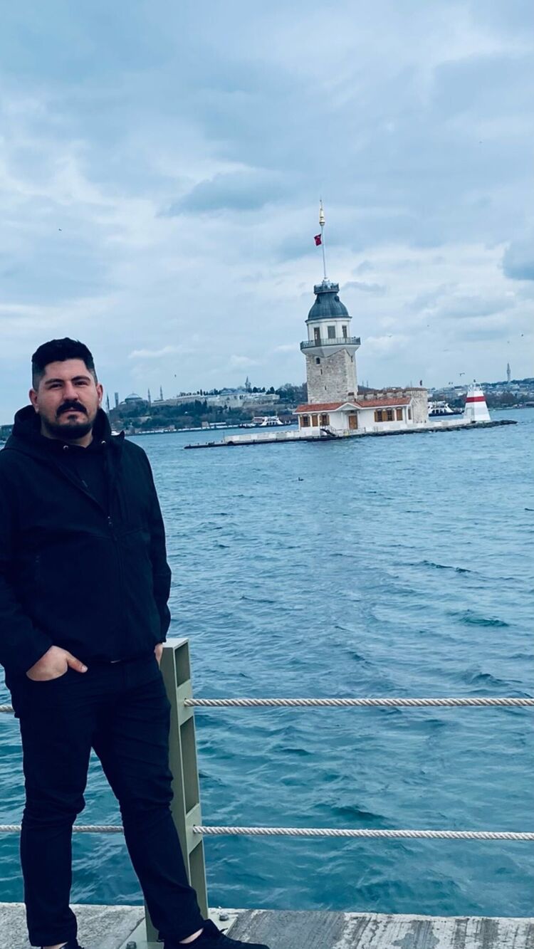  49629306  Halil, 28 ,    