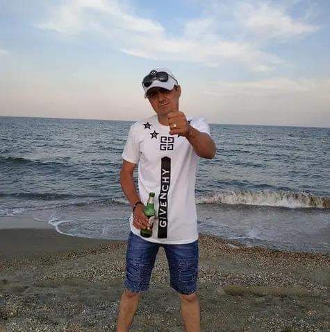  38884216  Igor, 40 ,    