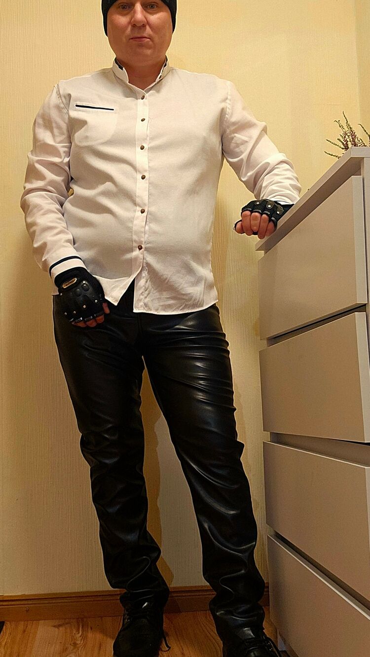  48380416  Aleksandr, 49 ,    