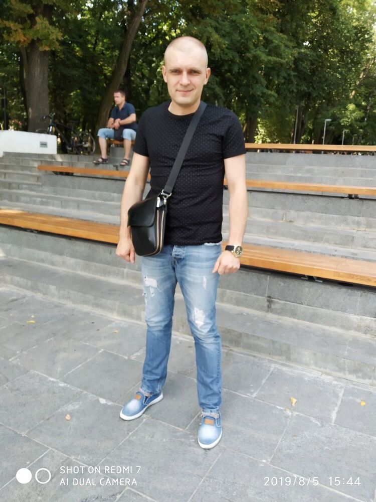  16991456  Pavel, 39 ,    
