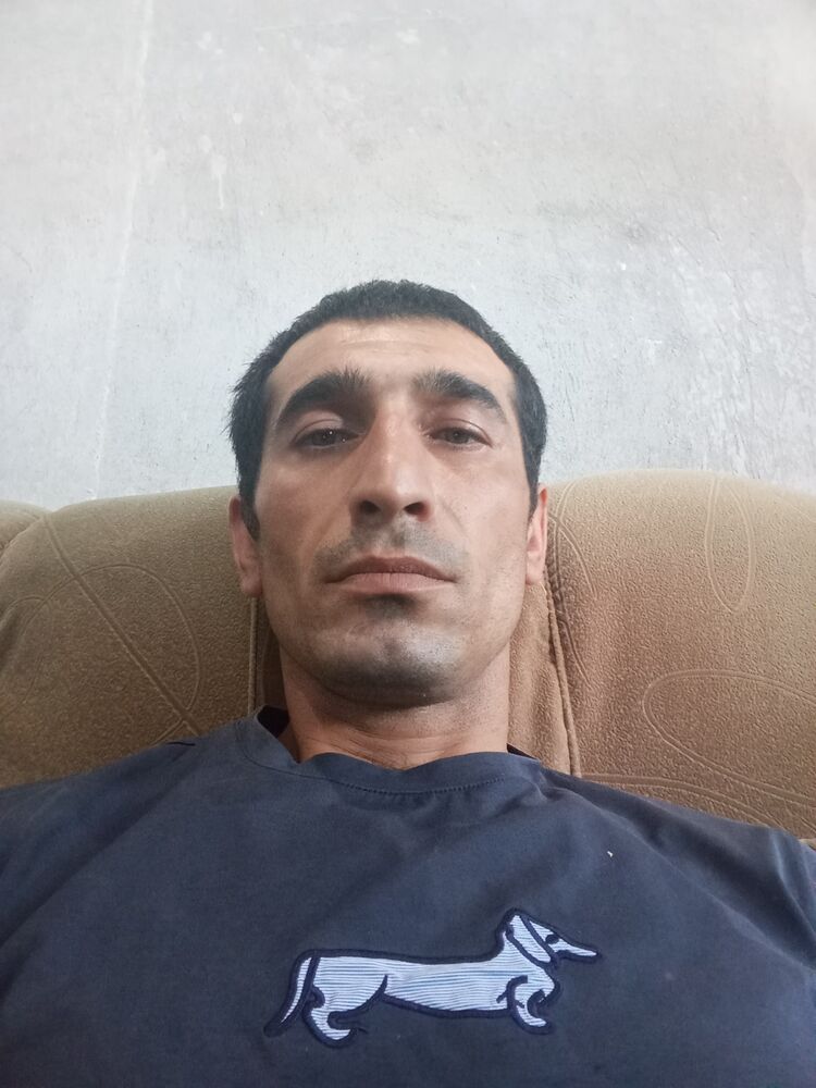  53529806  Gevorg, 33 ,    