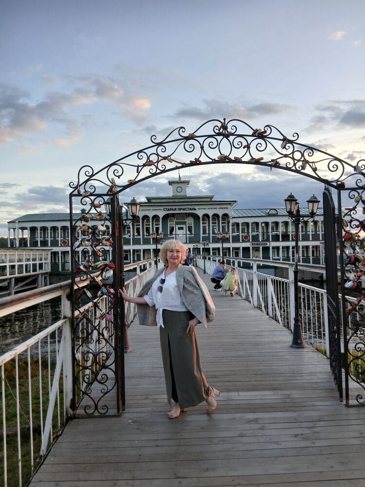  54568456  Lilia, 54 ,    -