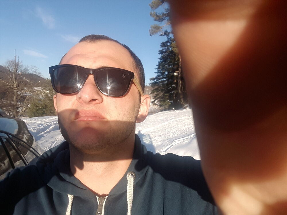  ,   Zura, 32 ,  