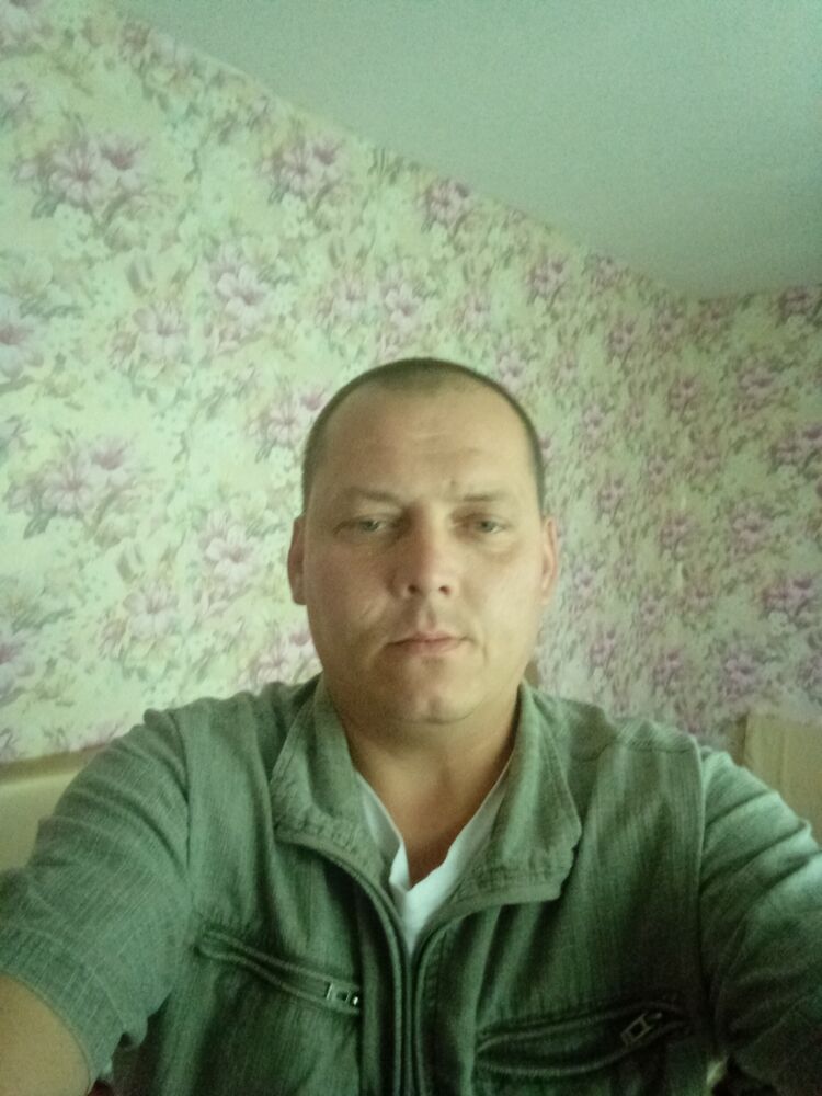  29205526  Viktor, 40 ,    