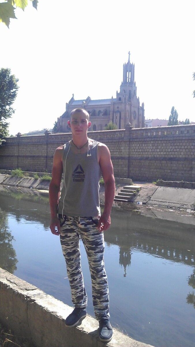  17126066  Alexandr, 31 ,    