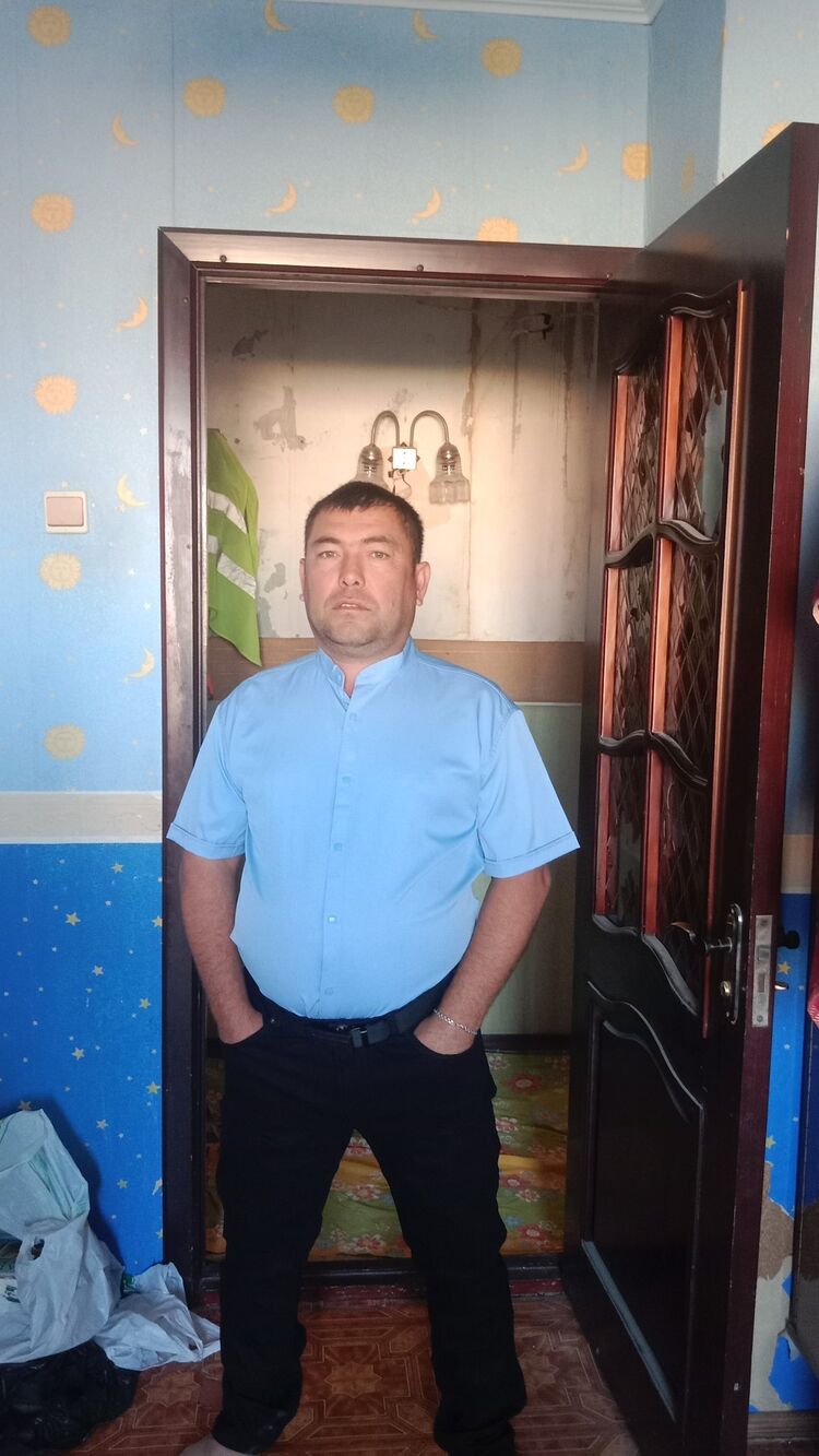  37437366  , 44 ,    