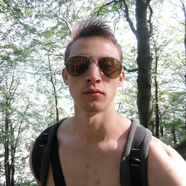  Levin,   Vlady, 22 ,   ,   , c 