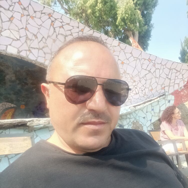  ,   Ali, 44 ,   ,   