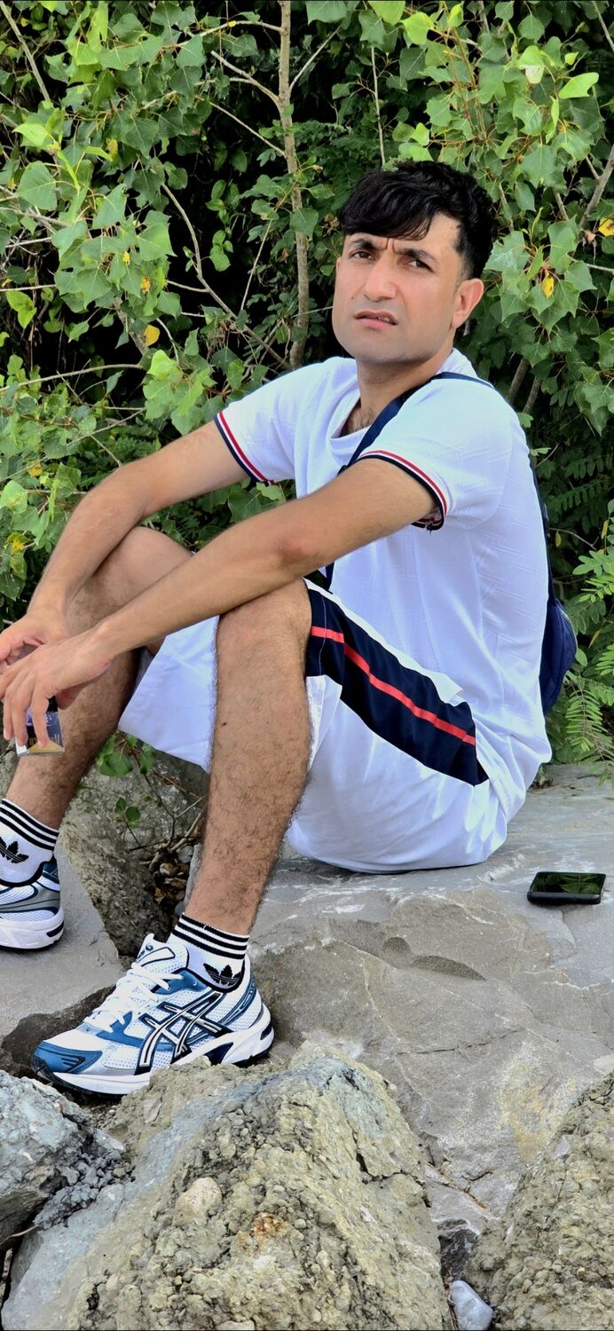  52736276  Burak, 23 ,    