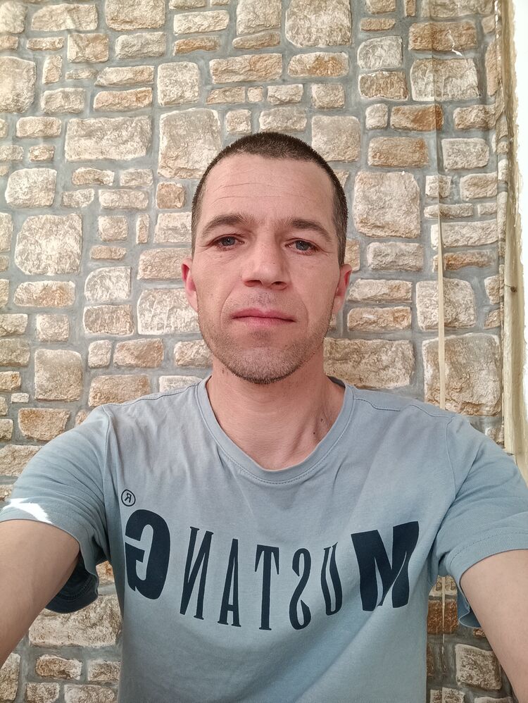  52777466  Simion, 41 ,    