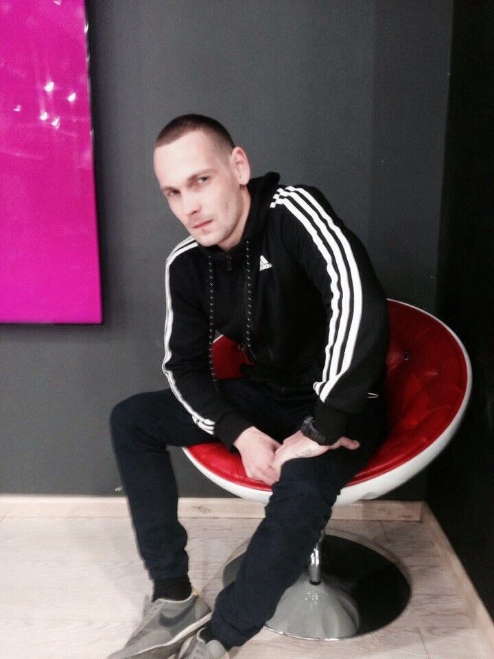  18305436  Sergei, 34 ,    