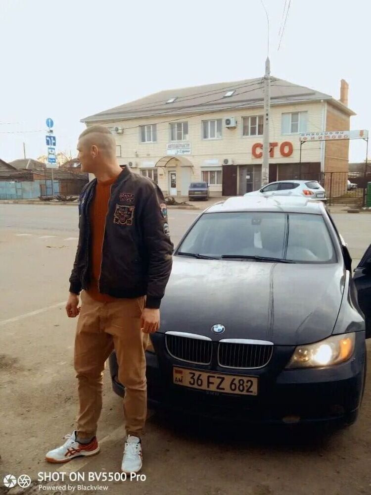  27649266  Pavel, 24 ,    