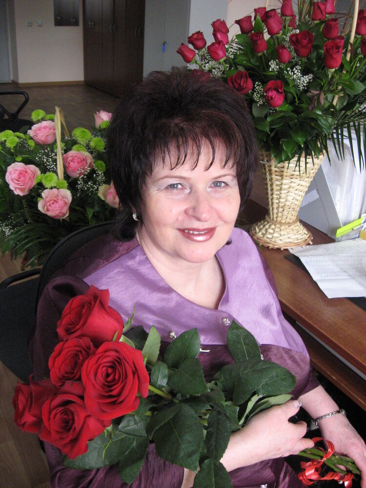  8218046  Nina, 71 ,    