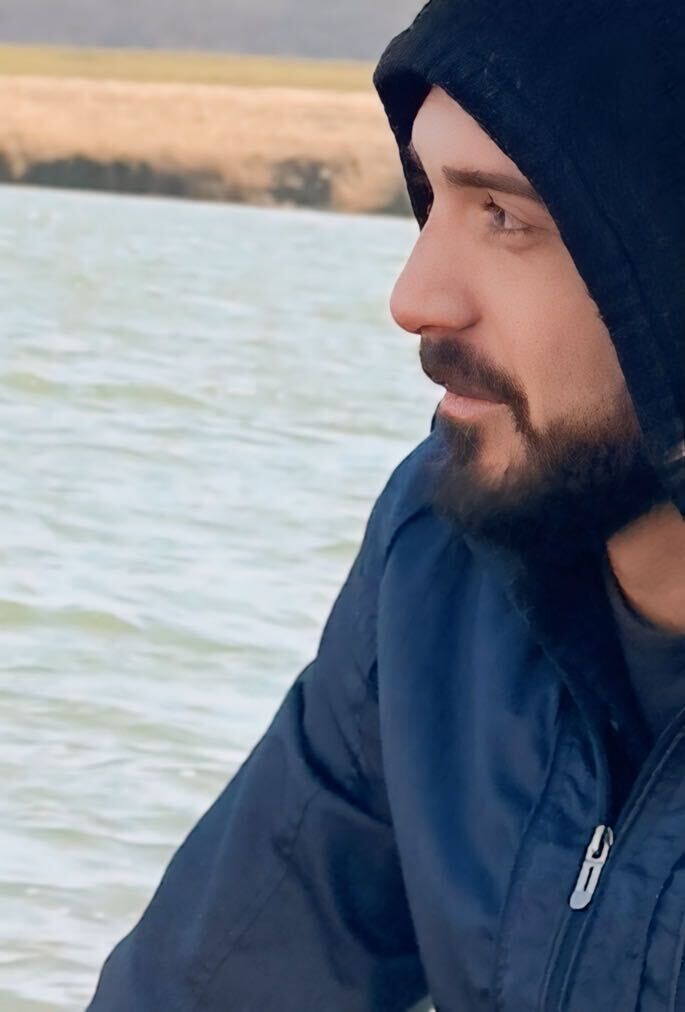  43688136  Giorgi, 27 ,    