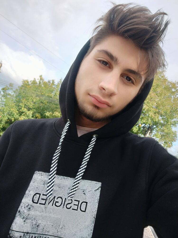  42906376  Daniel, 20 ,    