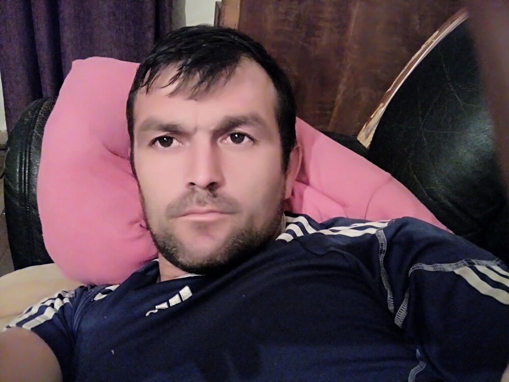  10718766  Genadi, 43 ,    