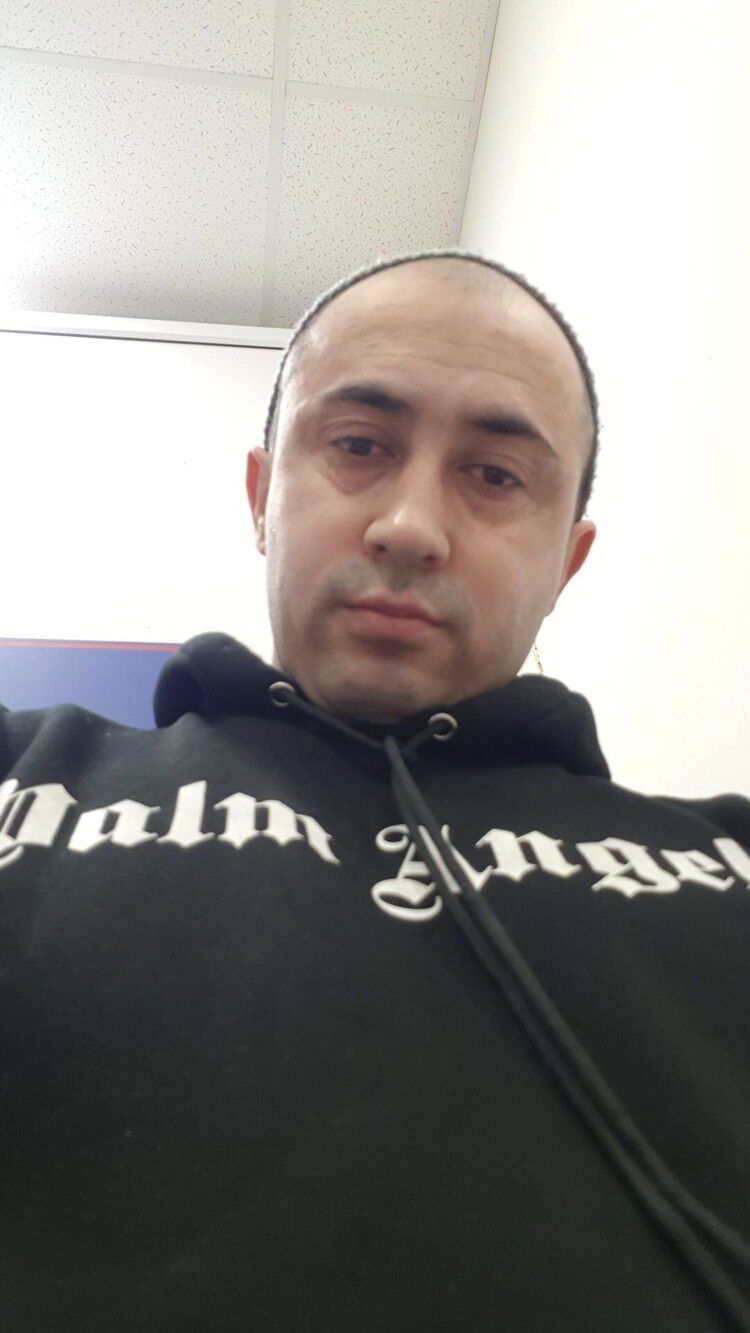  33054466  Roman, 35 ,    