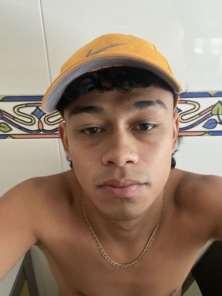  46239676  Steven, 22 ,    Avila De Los Caballeros