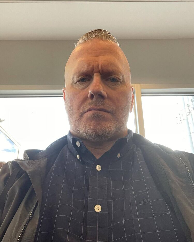  26563926  John, 49 ,    -