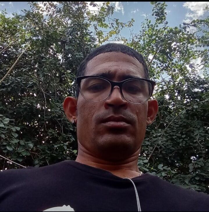  44306446  Luisi, 36 ,    