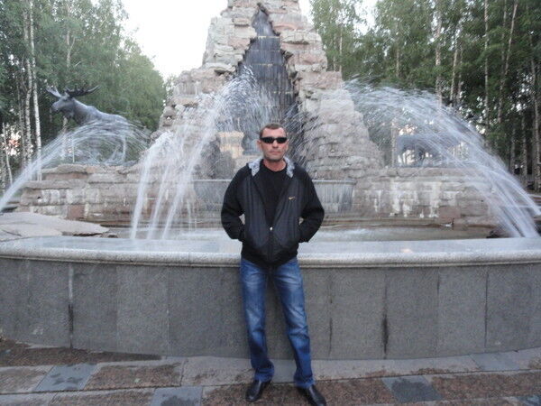  9458176  Sergei, 52 ,    