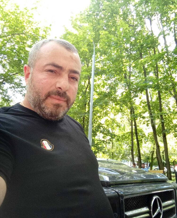  53074856  Arman, 50 ,    
