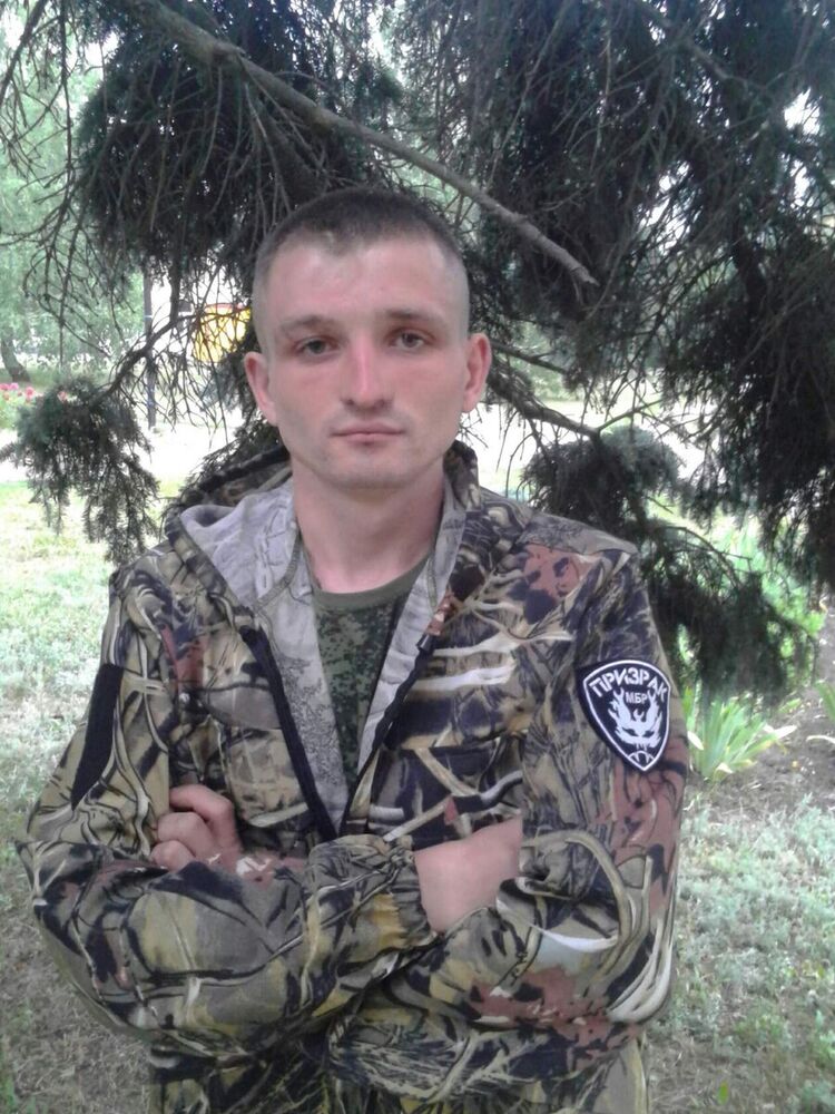  20318316  Viktor, 32 ,    
