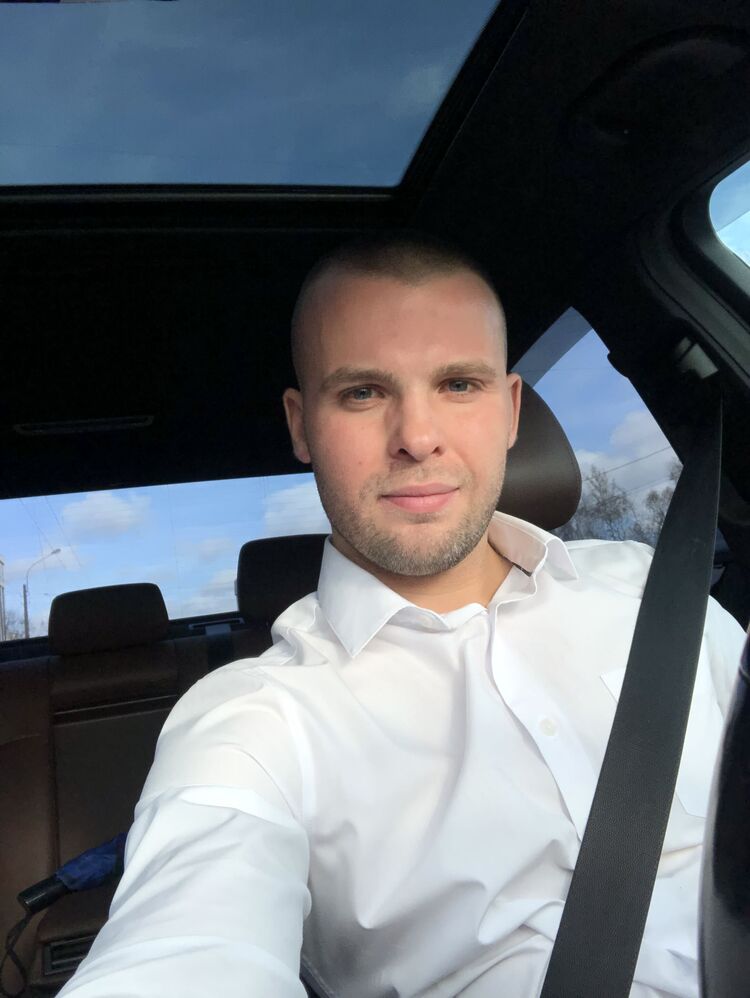  30724926  Andrei, 37 ,    -