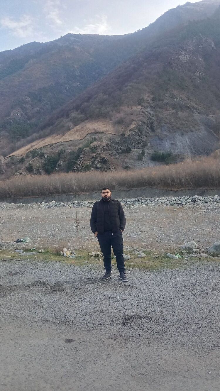  54739826  Georg, 25 ,    