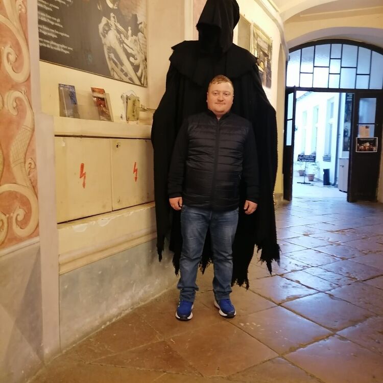  27604196  , 25 ,    Praha