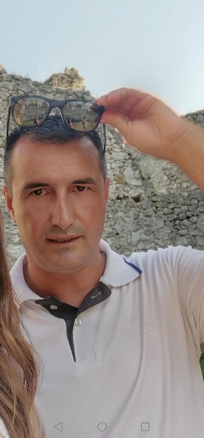  44634806  Dejan, 46 ,     