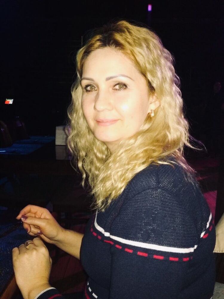  18739066  Lena, 49 ,    