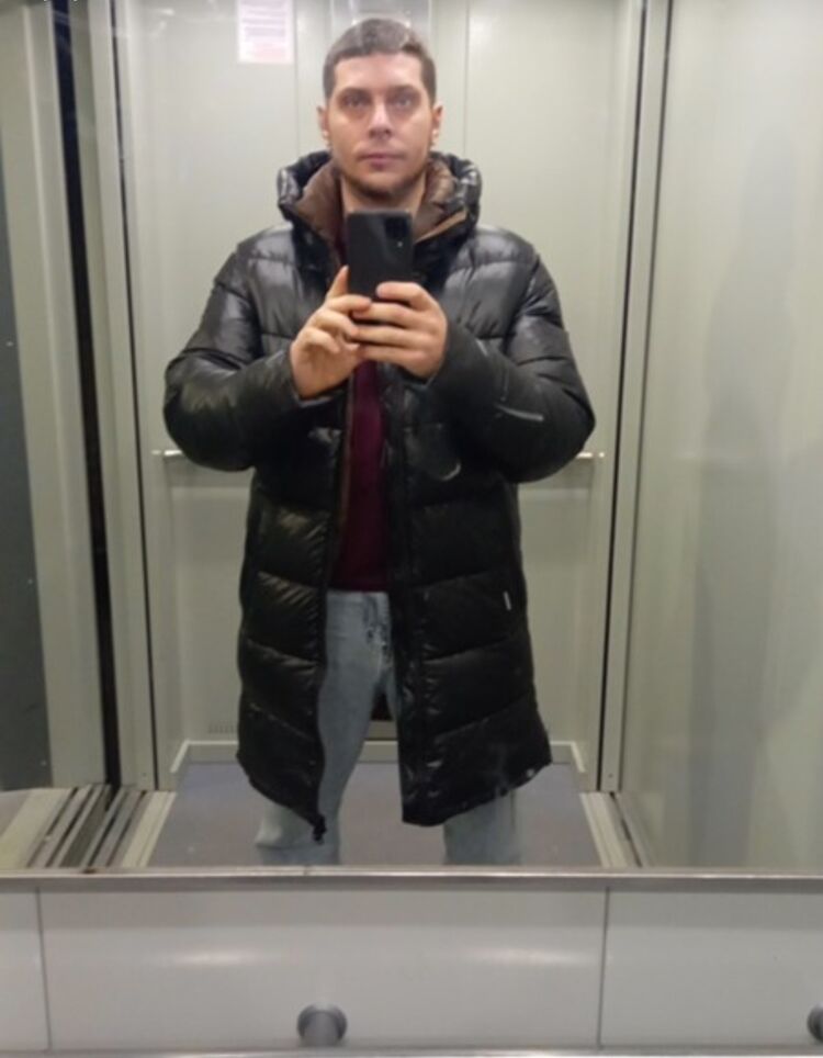  53016826  Viktor, 32 ,    
