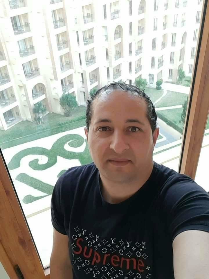  18778326  Moez, 44 ,    