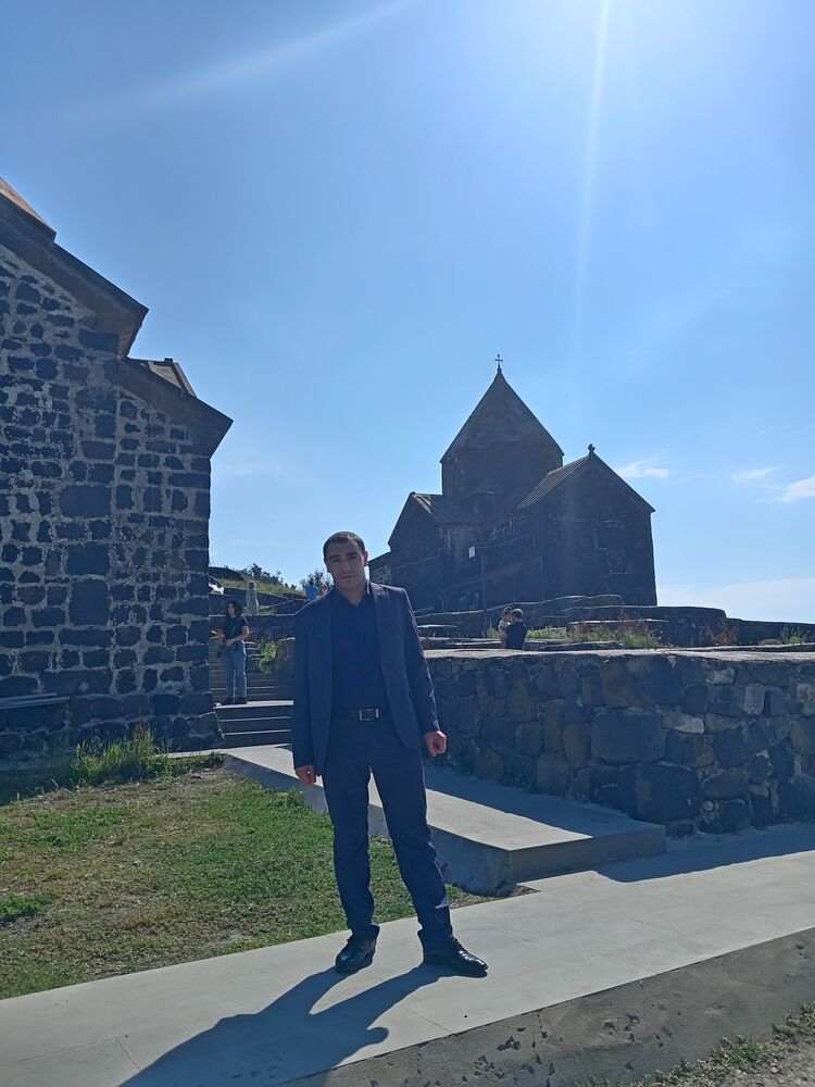  ,   Vardan, 32 ,   ,   