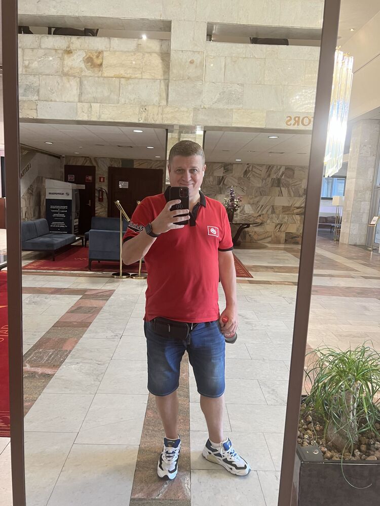  28168826  Alex, 48 ,    