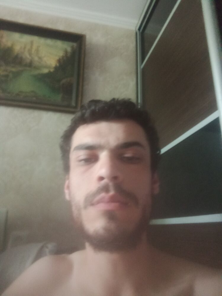  42902306  Robert, 28 ,    