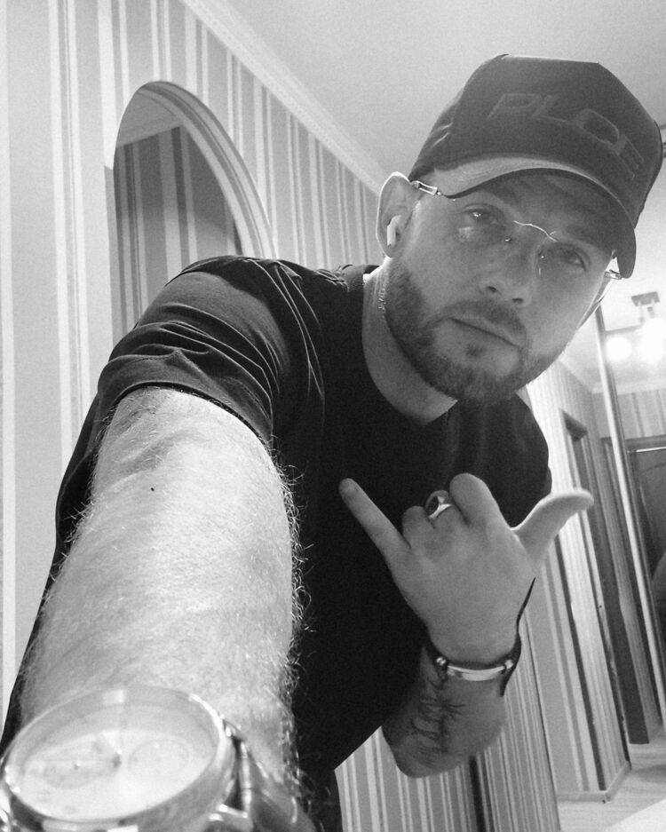  53978206  Weegee, 35 ,    