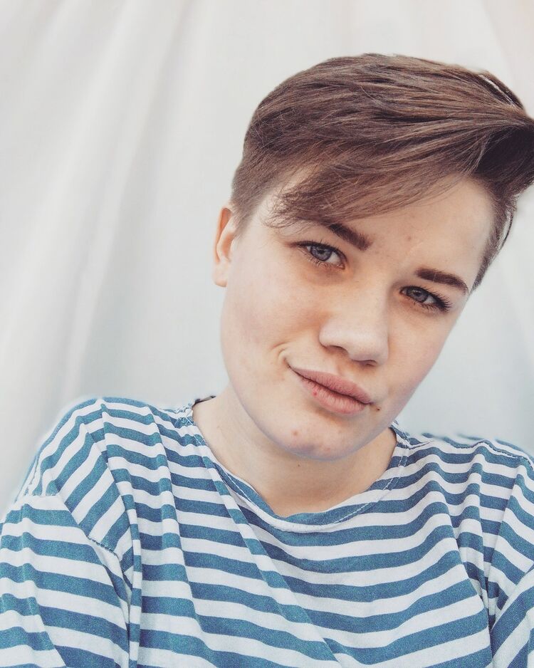  15598066  Ilona, 24 ,    