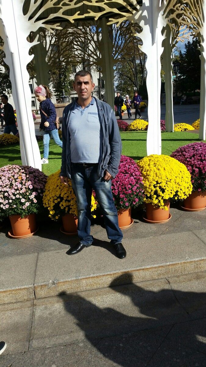  8489106  Alexs, 47 ,    